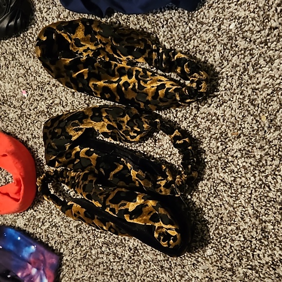 Set of 9 headlands. Pre loved. - Picture 2 of 5